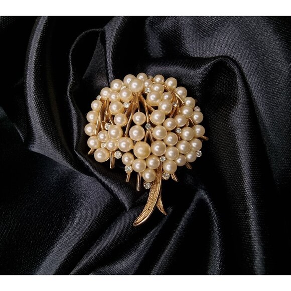 Rare Find Vintage Trifari 1960s Faux Pearl & Rhinestone Gold-Tone Tree Brooch - Picture 1 of 6
